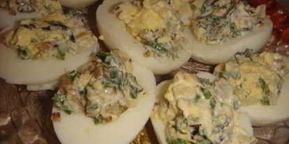 Шаг 5: фаршированных яиц завтрак на траве