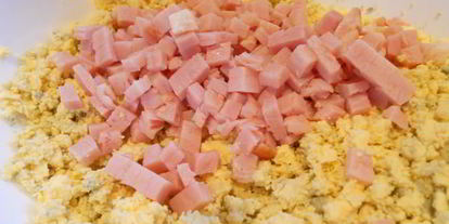 Шаг 1: яиц фаршированных балыком