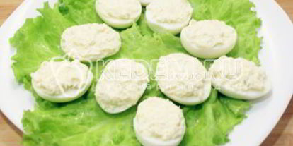 Шаг 6: яиц фаршированных икрой