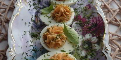 Шаг 5: яиц, фаршированных крабовыми палочками