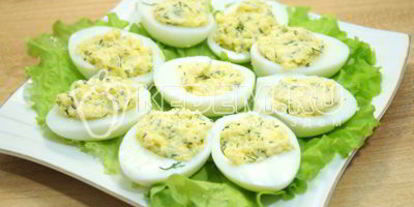 Шаг 3: яиц фаршированных красной икрой