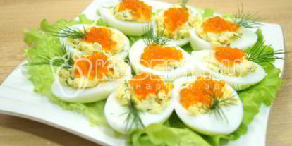 Шаг 4: яиц фаршированных красной икрой