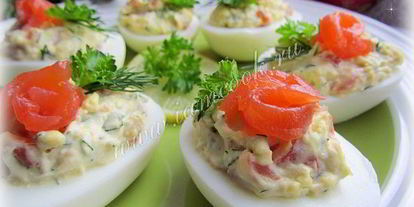 Шаг 7: яиц, фаршированных красной рыбой