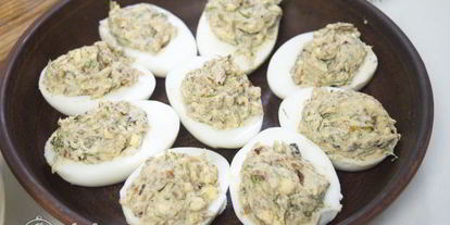 Шаг 6: яиц фаршированных луком