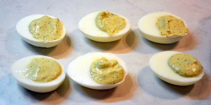 Шаг 1: яиц, фаршированных с икрой