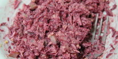 Шаг 1: яиц, фаршированных свеклой с сельдью