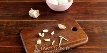 Шаг 3: яйца, фаршированные сыром и чесноком