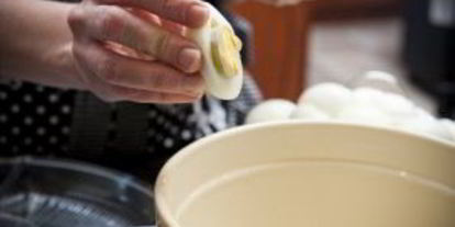 Шаг 1: яиц фаршированных желтком