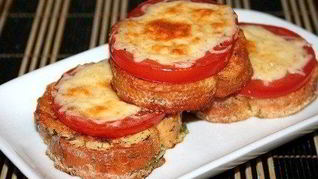 Рецепт Аппетитных гренков с помидорами и сыром
