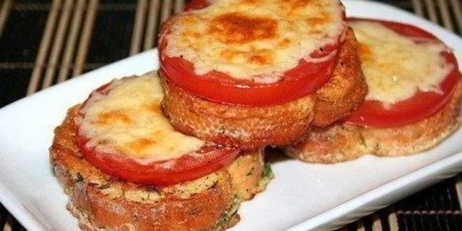Рецепт Аппетитных гренков с помидорами и сыром