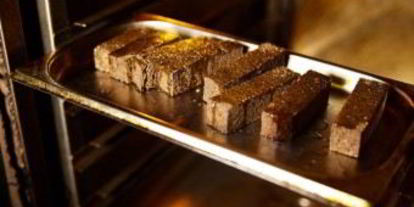 Шаг 1: черных чесночных гренков