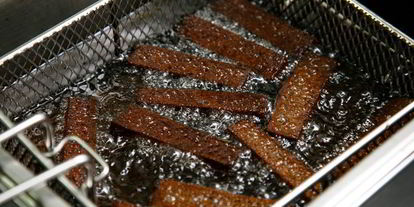 Шаг 3: чесночных гренков с соусом