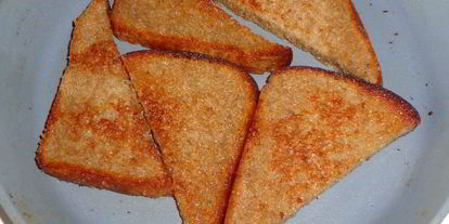 Шаг 2: гренков из черного хлеба с печенью и яйцом