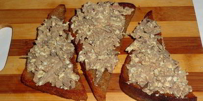 Шаг 7: гренков из черного хлеба с печенью и яйцом