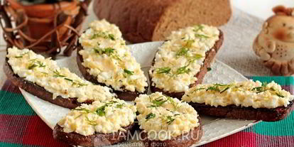 Шаг 11: гренков из черного хлеба с сыром и яйцом