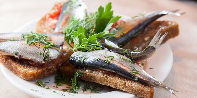 Рецепт гренков с килькой