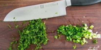 Шаг 3: гренков с колбасой