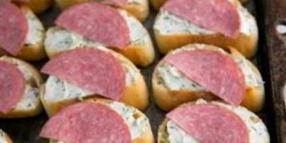 Шаг 7: гренков с колбасой