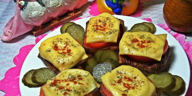 Рецепт гренков с овощами под сыром