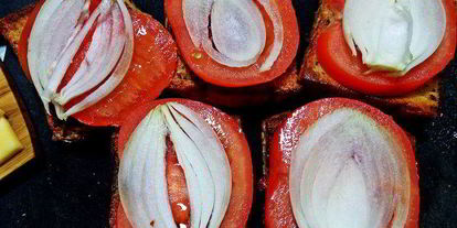 Шаг 10: гренков с овощами под сыром