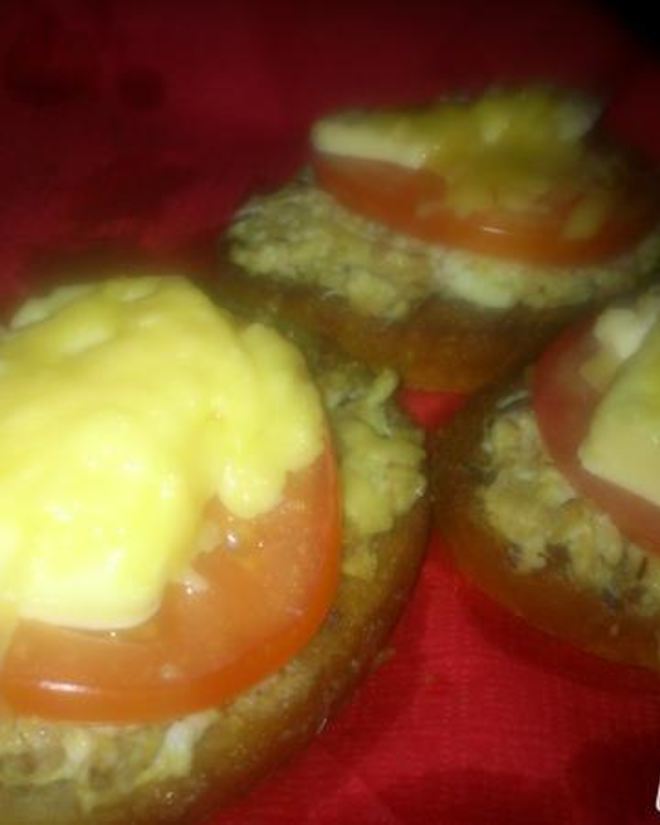 Рецепт гренков с сайрой