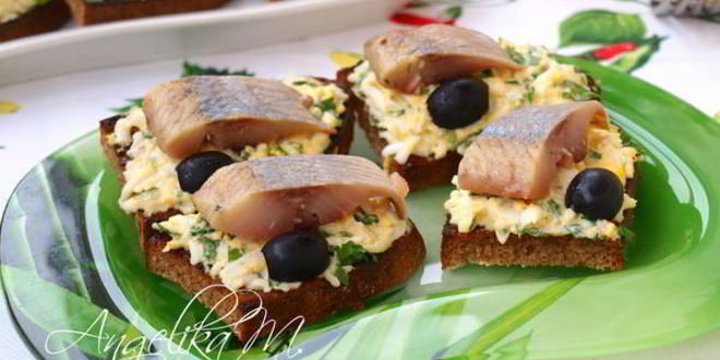 Рецепт гренков с селедочкой