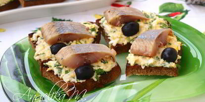 Шаг 3: гренков с селедочкой