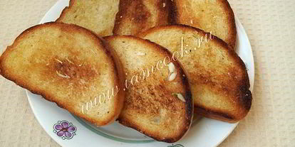 Шаг 2: гренков с сыром и чесноком