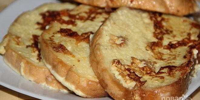 Рецепт гренков с сыром, яйцом и сметаной