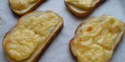 Шаг 2: гренков с яблоком и сыром