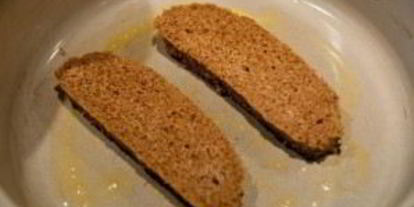 Шаг 2: гренков с яйцом и сыром