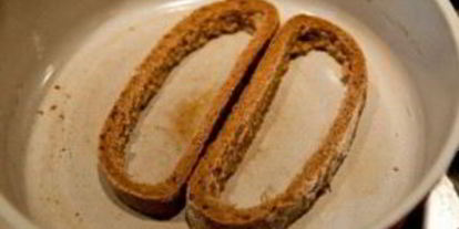 Шаг 3: гренков с яйцом и сыром