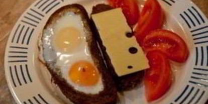 Шаг 5: гренков с яйцом и сыром