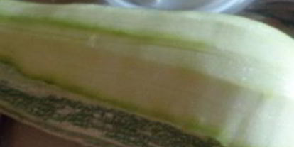 Шаг 1: икры кабачковой с томатной пастой и чесноком