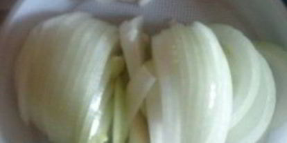 Шаг 2: икры кабачковой с томатной пастой и чесноком