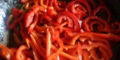 Шаг 4: икры кабачковой с томатной пастой и чесноком