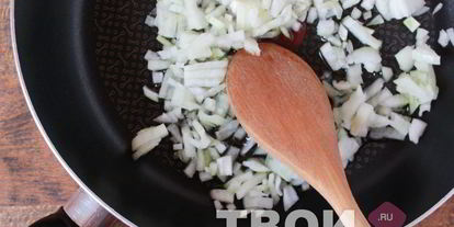 Шаг 2: икры с опятами