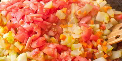 Шаг 7: кабачковой икры кусочками