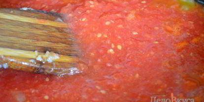 Шаг 10: кабачковой икры с помидорами