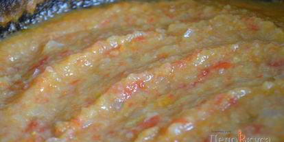 Шаг 13: кабачковой икры с помидорами