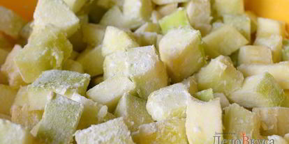 Шаг 2: кабачковой икры с помидорами