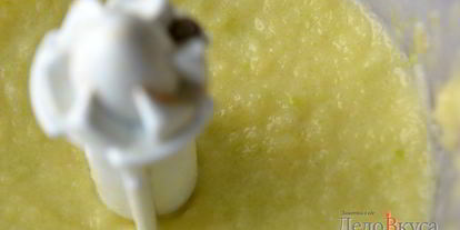 Шаг 5: кабачковой икры с помидорами