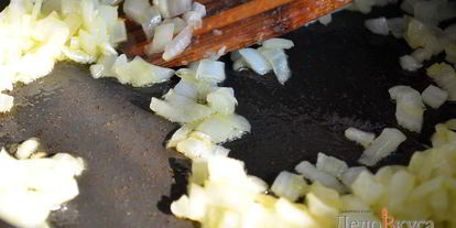 Шаг 9: кабачковой икры с помидорами