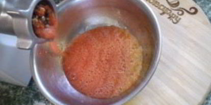 Шаг 1: кабачковой икры в банки