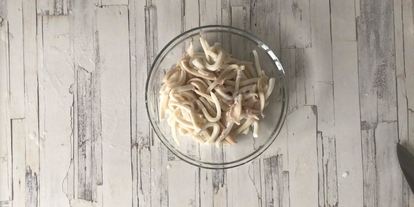 Шаг 1: кальмаров по-корейски с морковью маринованные