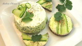 Рецепт Канапе и башенка из авокадо со сливочным сыром