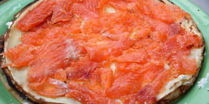 Шаг 3: канапе из блинов на шпажках