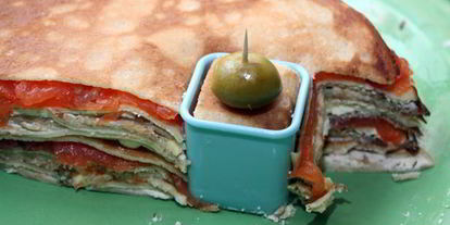 Шаг 4: канапе из блинов на шпажках