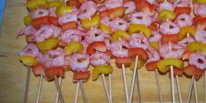 Шаг 1: канапе из креветок на шпажках