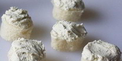 Шаг 1: канапе на шпажках с салями